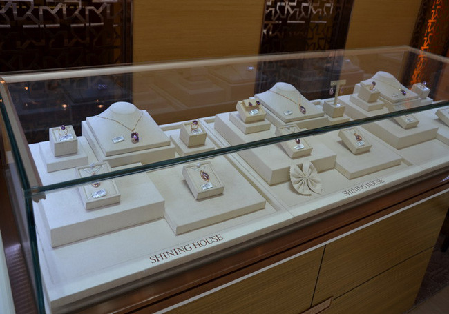 珠宝展示柜实体店